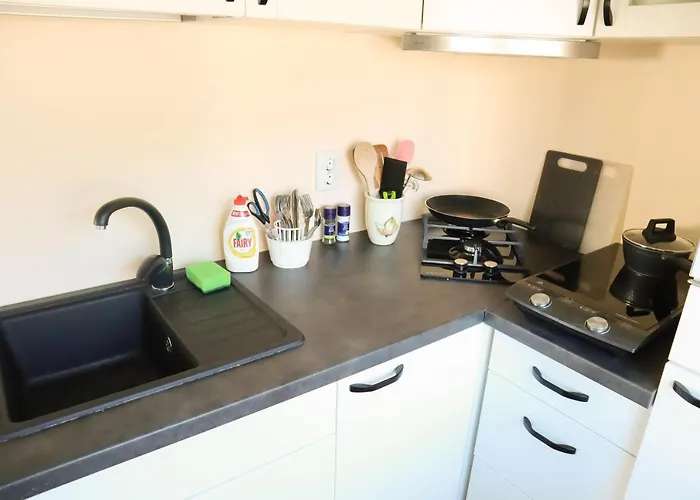 Maria Rootsi 9 * Курессааре